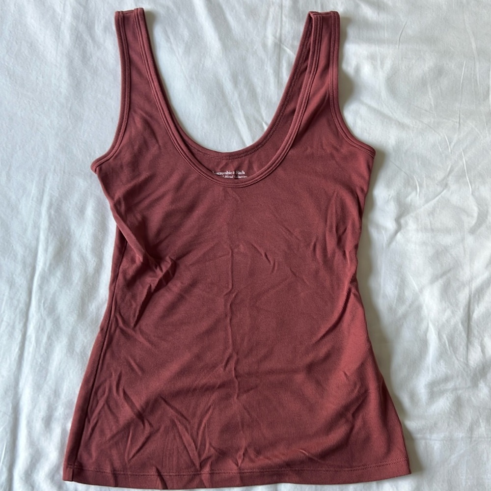 Abercrombie- Mauve Scoopneck Tank